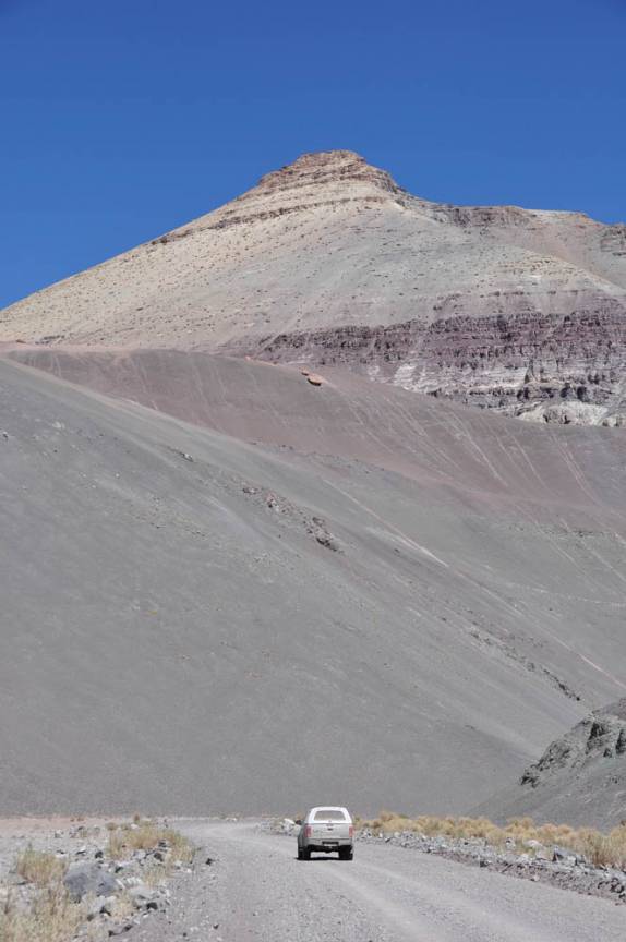 Já na descida dos Andes, a Fiona atravessa os desertos do Parque Nacional Nevado Tres Cruces, região do Paso San Francisco, próximo à Copiapo, no Chile